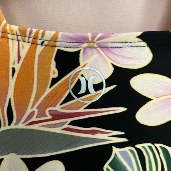 NEW!! Hurley Ladies One-piece Swimsuit, Multi Color SPF 50+ M (8-10) - Picture 11 of 11